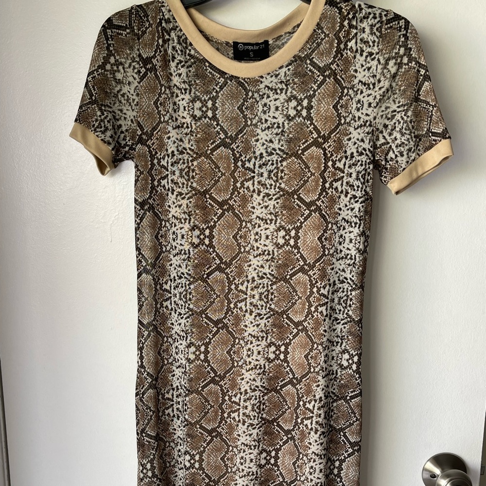 Tee-Shirt Dress 🐍